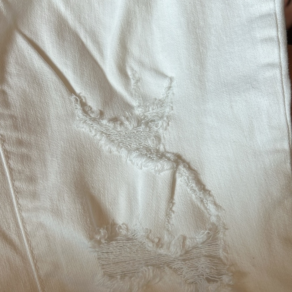 Judy Blue Women’s Size 7/28 Boyfriend Fit Distressed White Jeans EUC - Picture 8 of 9